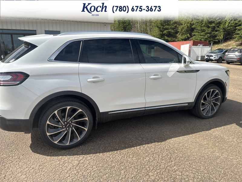 USED 2022 Lincoln Nautilus Reserve - Pristine White Metallic Tri-coat Exterior / EBONY PERFORATED LEATHER Interior - $41,995 - Stock #AR516 - VIN 2LMPJ8KP5NBL15659 - Photo 12
