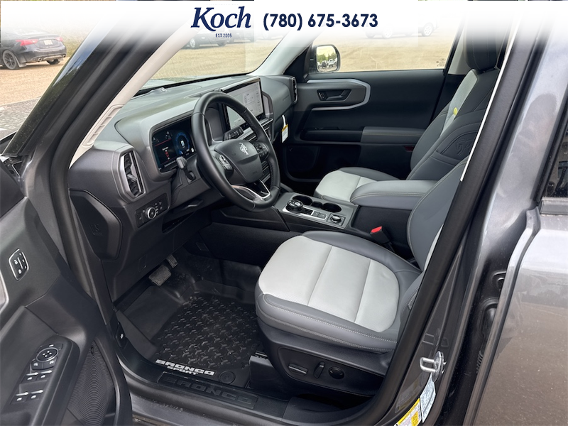 NEW 2025 Ford Bronco Sport Badlands - Carbonized Grey Metallic Exterior / DARK SPACE GREY LEATHER Interior - $54,615 - Stock #A25286 - VIN 3FMCR9DA8SRF75018 - Photo 17