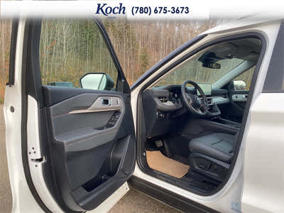 2025 Ford Explorer Active 1