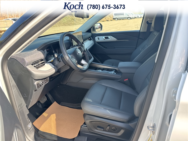 NEW 2026 Ford Explorer Active - Star White Tri-coat Metallic Exterior / DARK SPACE GREY ACTIVEX Interior - $59,930 - Stock #A26181 - VIN 1FMUK8DH4TGB58794 - Photo 17